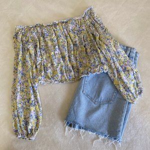 2/$20❤️ | Dynamite Off-Shoulder Floral Crop Top